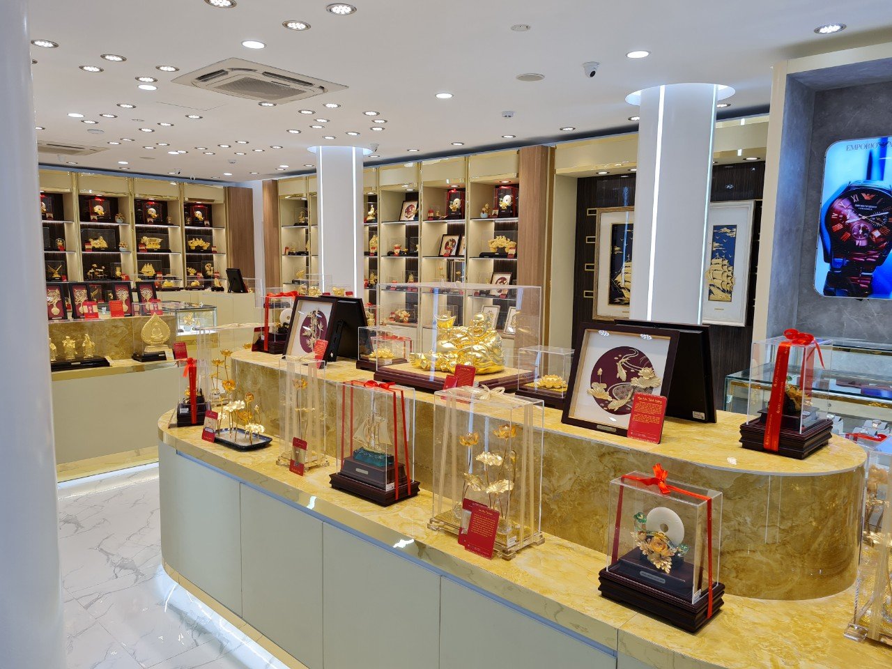 THIẾT KẾ VÀ THI CÔNG NỘI THẤT SHOWROOM TRANG SỨC DOJI QUY NHƠN