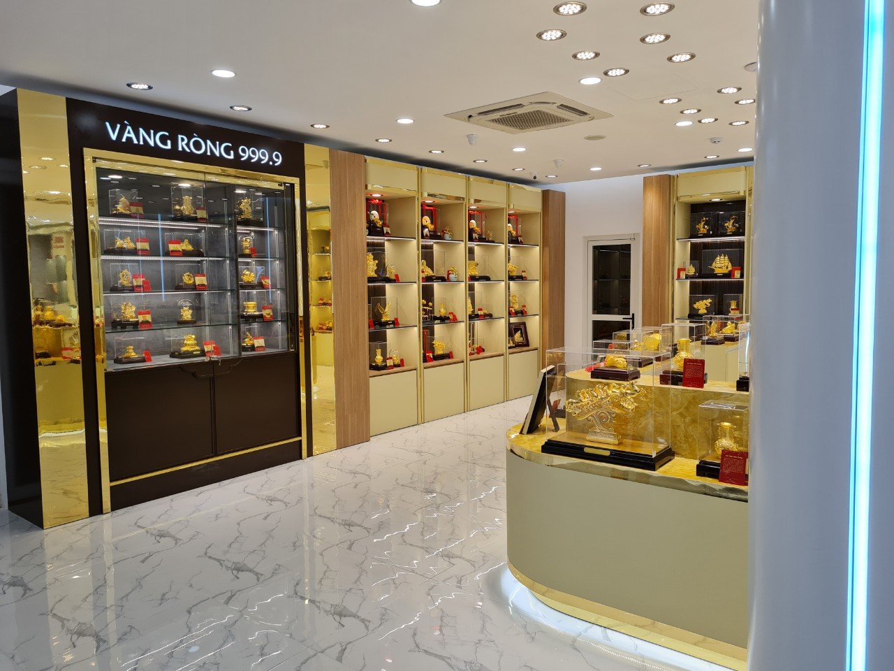 THIẾT KẾ VÀ THI CÔNG NỘI THẤT SHOWROOM TRANG SỨC DOJI QUY NHƠN