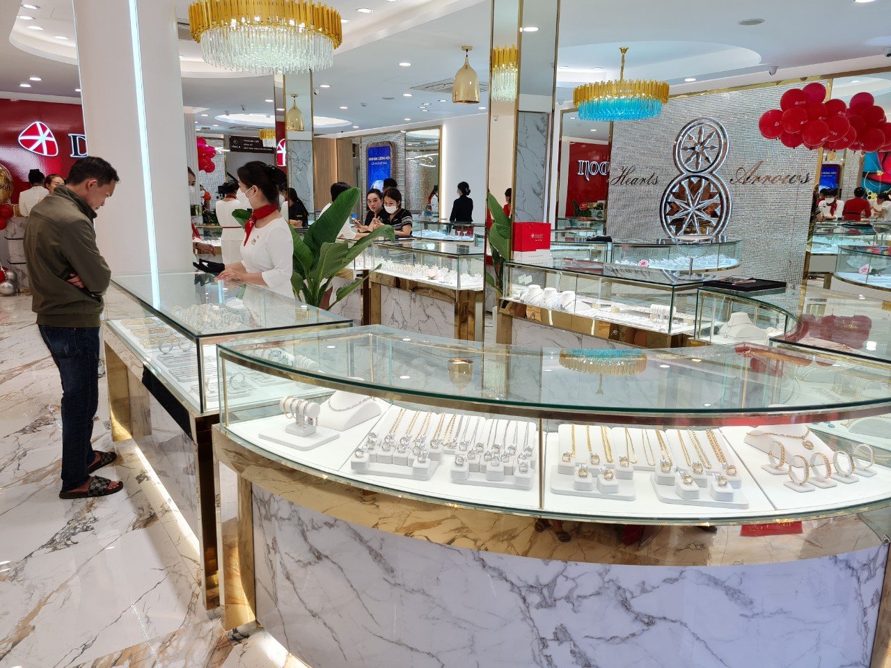 THIẾT KẾ VÀ THI CÔNG NỘI THẤT SHOWROOM TRANG SỨC DOJI QUY NHƠN