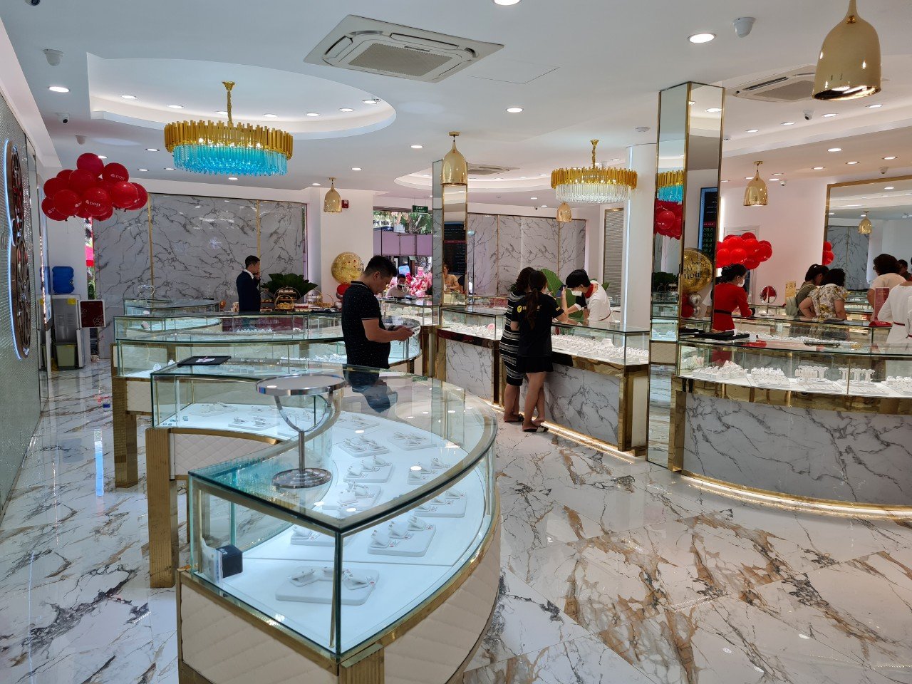 THIẾT KẾ VÀ THI CÔNG NỘI THẤT SHOWROOM TRANG SỨC DOJI QUY NHƠN